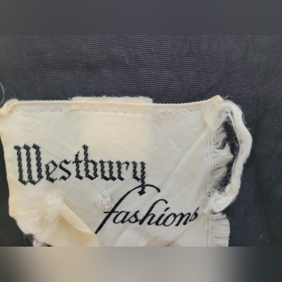 Vintage 1960s Tailored Floral Dress with Gold Buttons - Picture 3 of 8